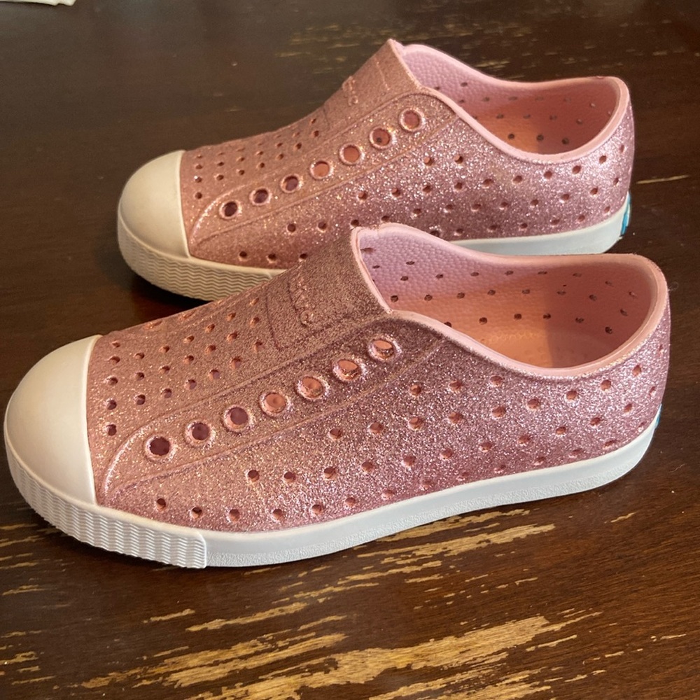 Native Jefferson Bling child shoes. Size 10. Pink glitter. Like new.